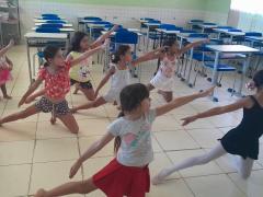 Vereadora indica melhorias na sala de bal&eacute; do Distrito de &Aacute;gua Limpa