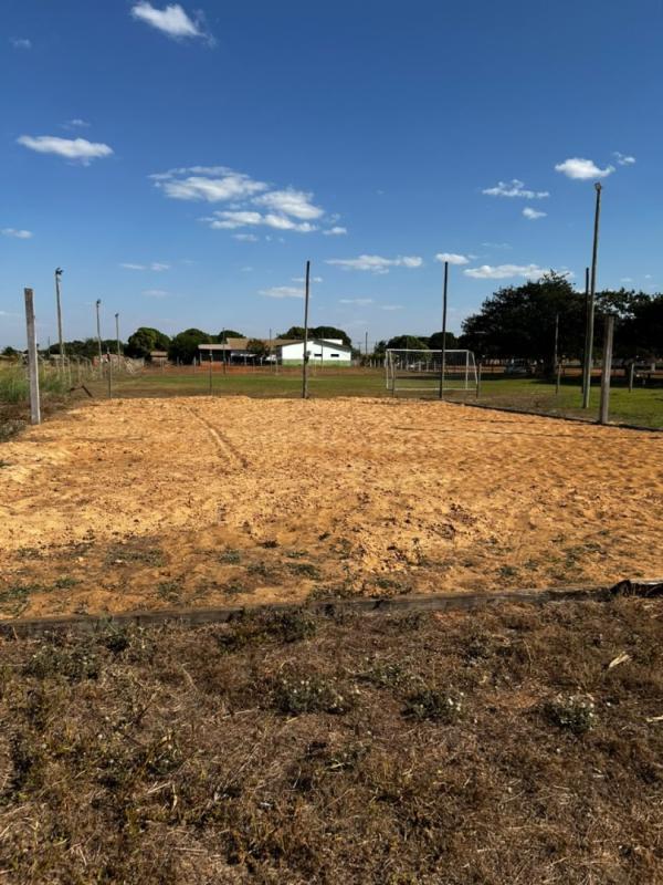 Vereadores indicam melhorias na quadra de areia do Distrito de Piratininga