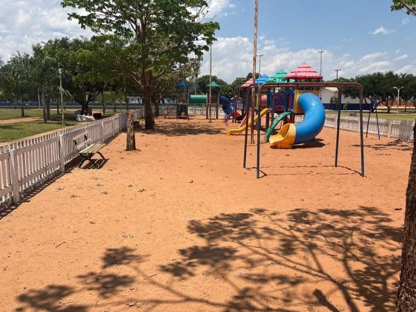 Vereadora indica manuten&ccedil;&atilde;o do parquinho infantil da Pra&ccedil;a Municipal de Boa Esperan&ccedil;a do Norte