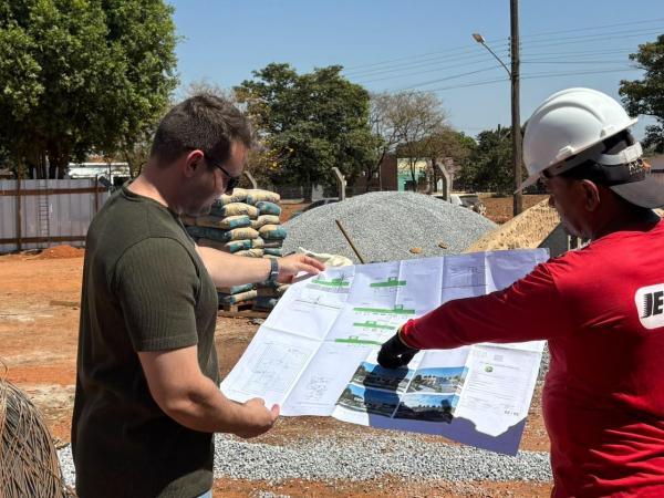 Vereador acompanha in&iacute;cio da obra do CRAS e fiscaliza andamento dos trabalhos em Boa Esperan&ccedil;a do Norte